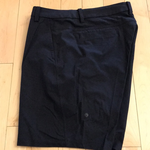 Lululemon mens golf shorts sz 40  4 pockets black Casual. Excellent! - Picture 5 of 9